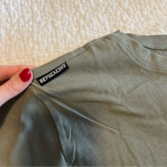 Taylor Swift Reputation Olive Green Snake Pocket Tee Medium - Picture 4 of 11
